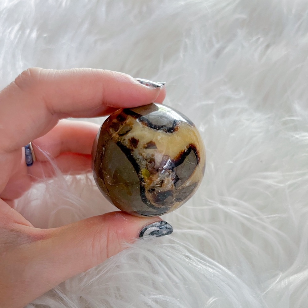 Septarian sphere - Picture 4 of 4